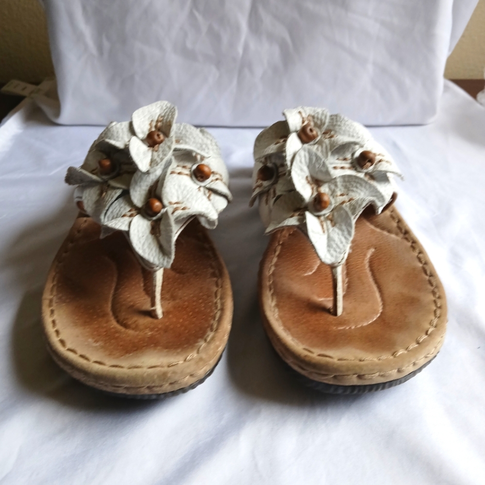 Clarks Artisan Collection Comfort Wedge Thong Sandals